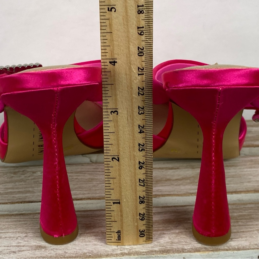 Gianni Bini Hot Pink Fuschia Satin jeweled heels with curvy heel size 7M Barbie - Picture 13 of 13